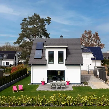 Duncan House Mit Kamin Und Garten Holiday home Goehren-Lebbin